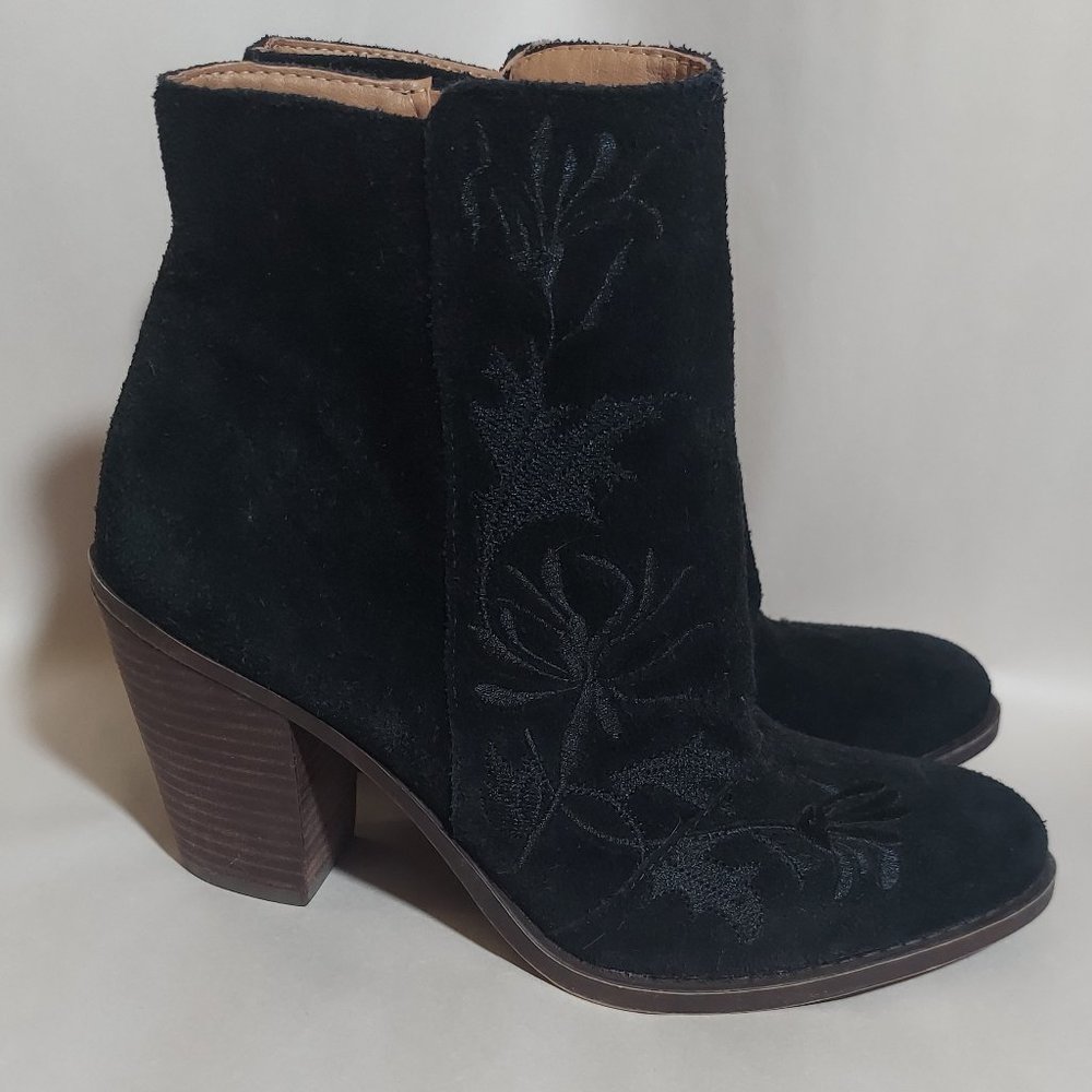 Lucky Brand Embroidered Suede Boots / US 9